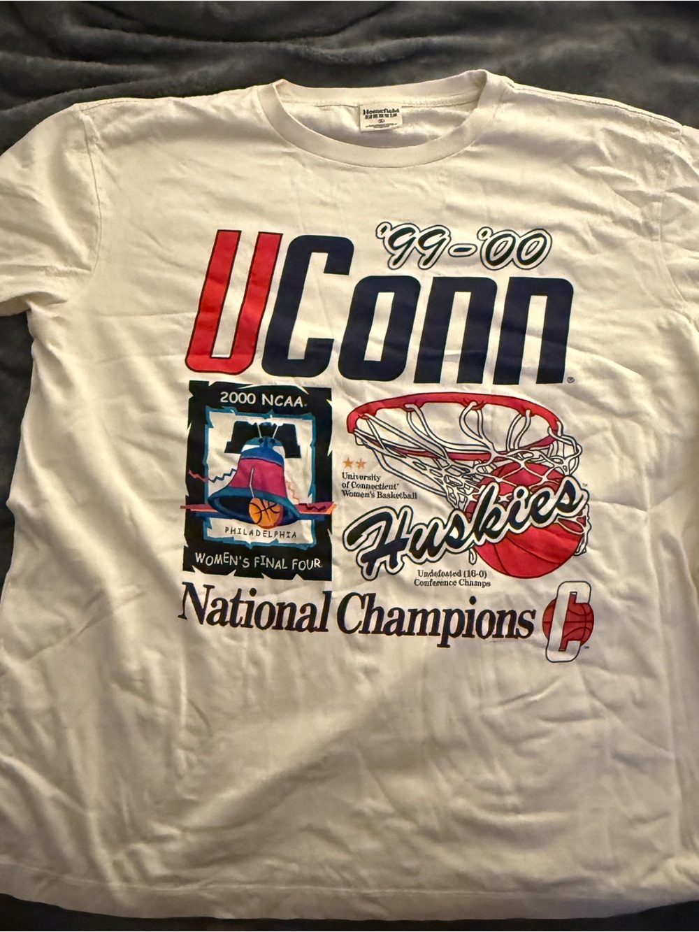 Vintage feel Homefield UConn Huskies 2000 National Champions Graphic Tee Mens XL